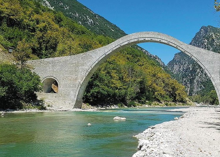 ΓΕΦΥΡΙ ΠΛΑΚΑΣ